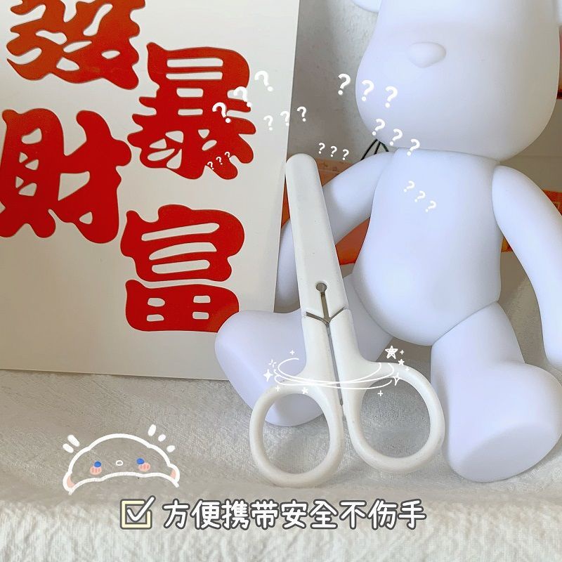 Kéo mini màu trắng sữa tiện dụng