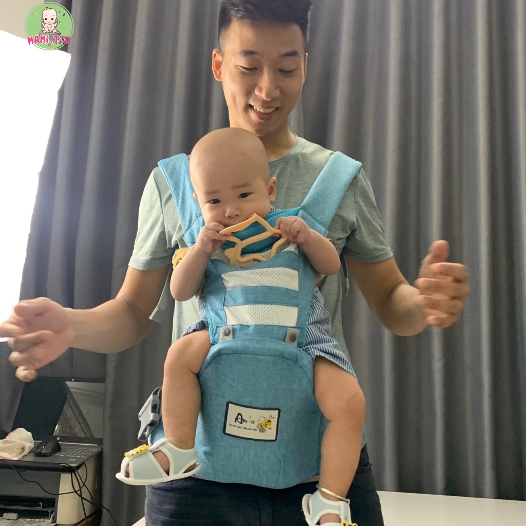 Địu ngồi cho bé Tâm An, Địu cho bé trợ lực vai và lưng, thông hơi thoáng khí