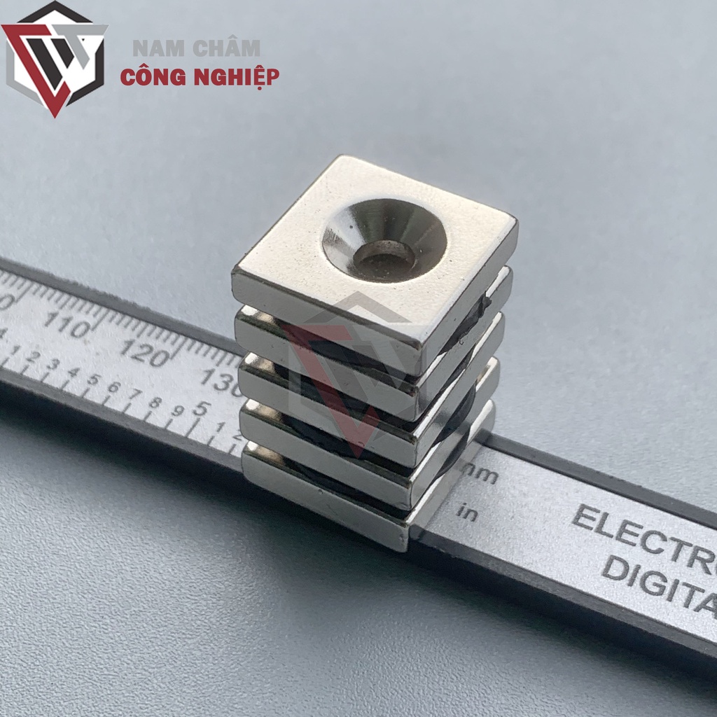 Nam châm đất hiếm có lỗ bắt vít  20x20x5mm nam châm đất hiếm