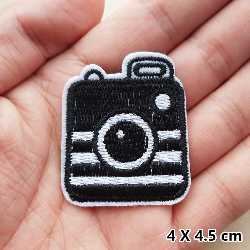 Patch vải thêu hình xương cá máy ảnh trắng đen - Sticker ủi S203