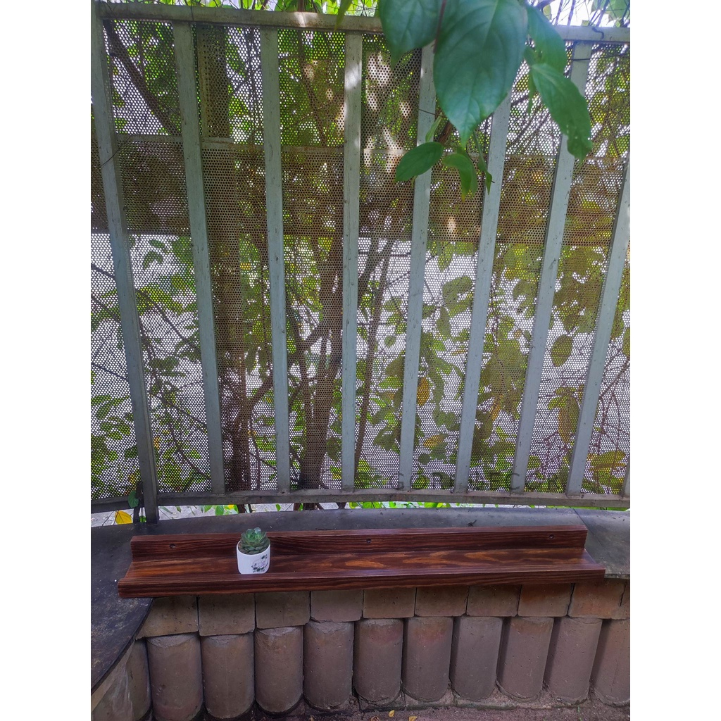 Kệ gỗ trang trí treo tường có thanh chắn KT 60 x 15cm