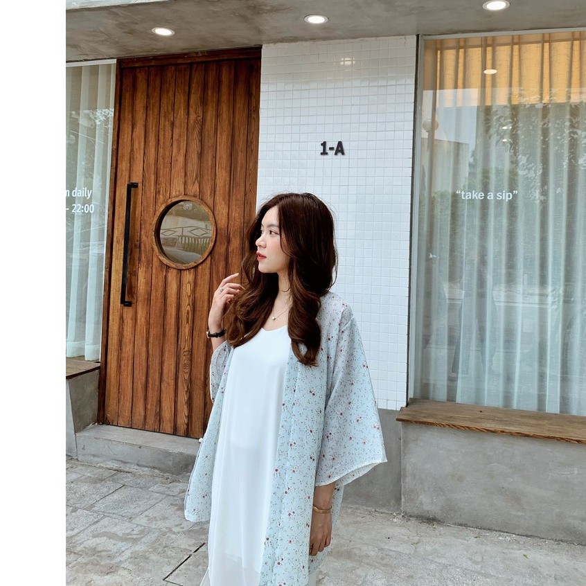 Áo khoác kimono hoa nhí nền xanh pastel | BigBuy360 - bigbuy360.vn