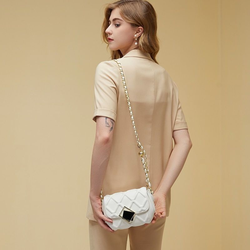 Túi đeo vai IELGY họa tiết hình thoi có dây xích mạ vàng bóng dễ phối đồ thời trang cho bạn gái