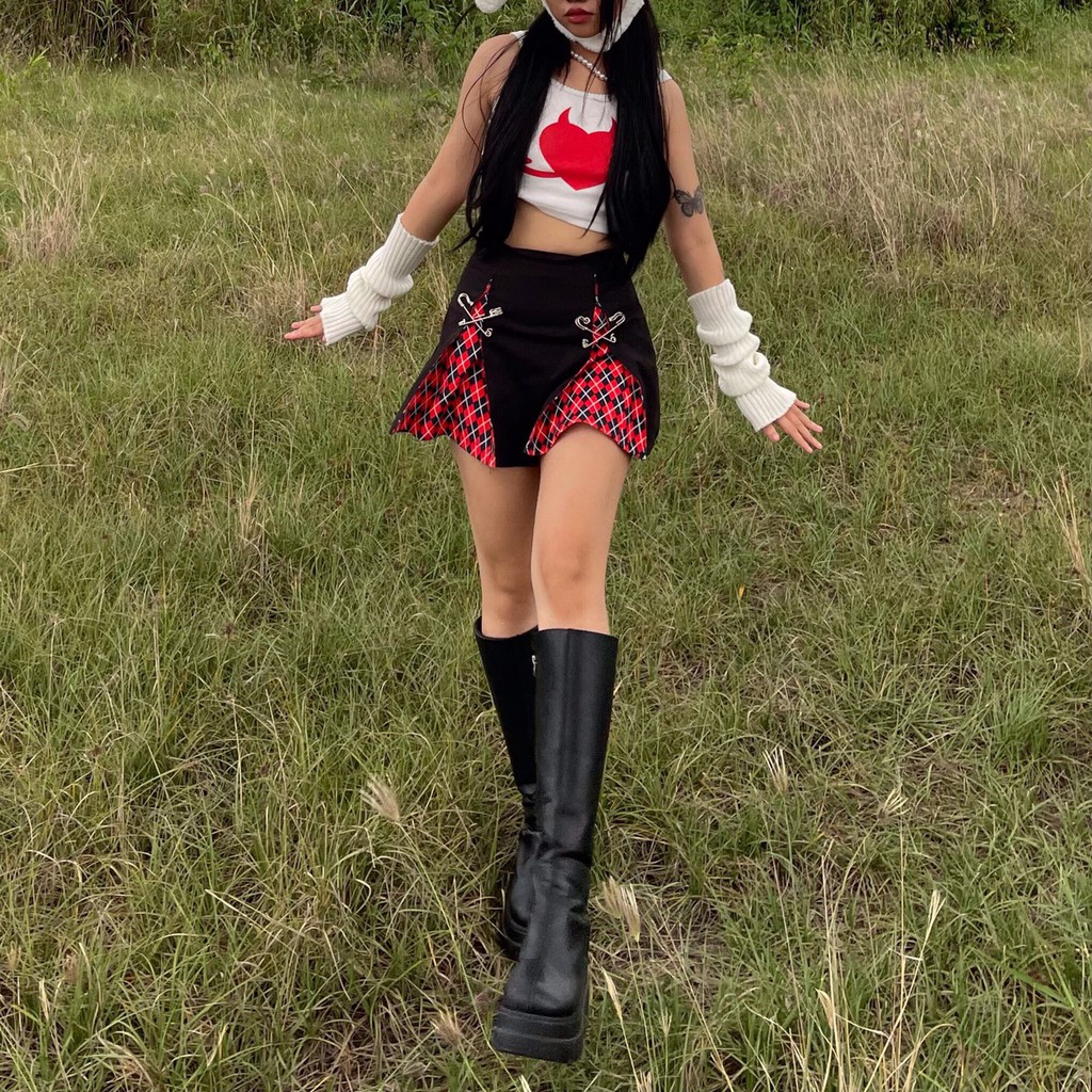 Áo hai dây croptop màu trắng thương hiệu The Candy Co