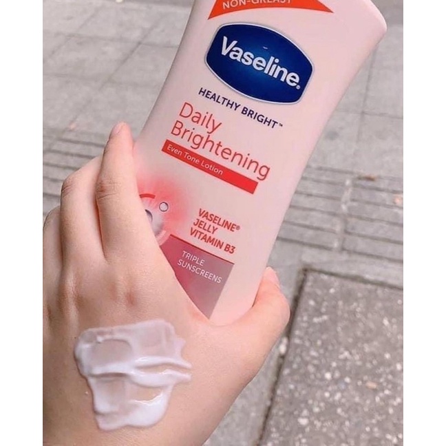 SỮA DƯỠNG THỂ TRẮNG DA VASELINE