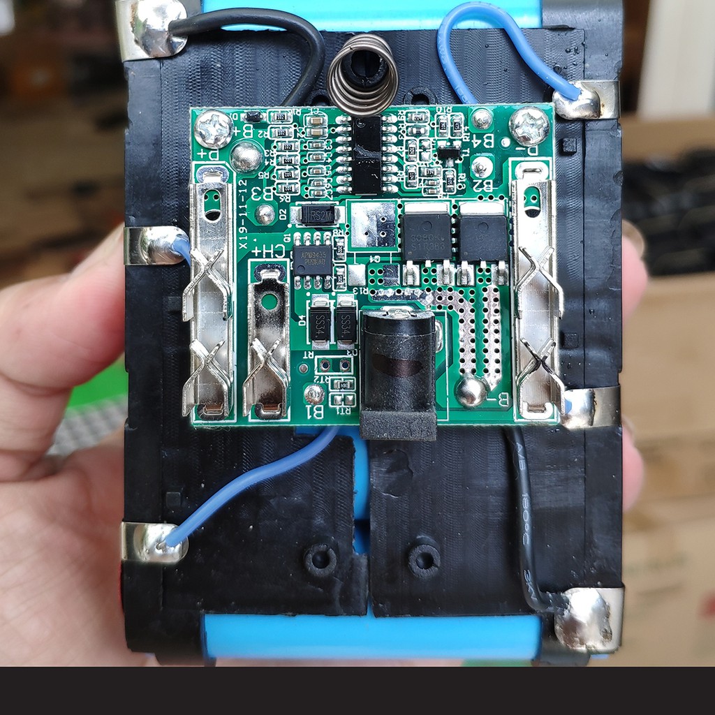 Pin Makita 18V 3AH mạch sạc adapter