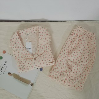 Pyjama xô muslsin hoa hồng nền kem