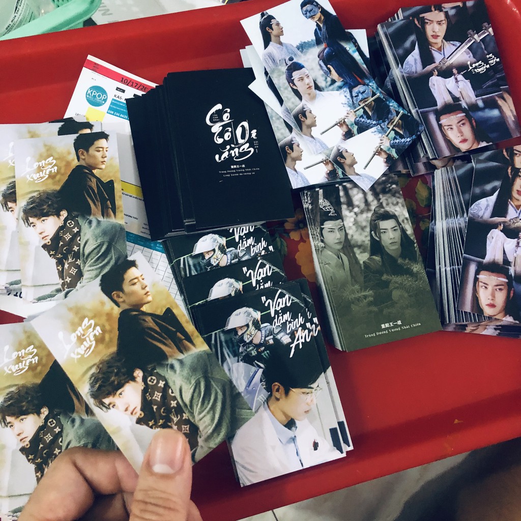 Hộp 100 card hình 2 mặt không cán màn giấy C300 in theo yêu cầu.