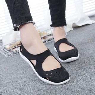 Giầy nhựa giá 160k/ 1 đôi