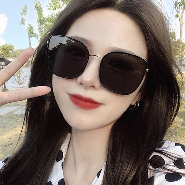 Women's Ins Sunglasses Korean Version of Vibrato Harajuku Retro Ladies Net Celebrity Square Sunglasses