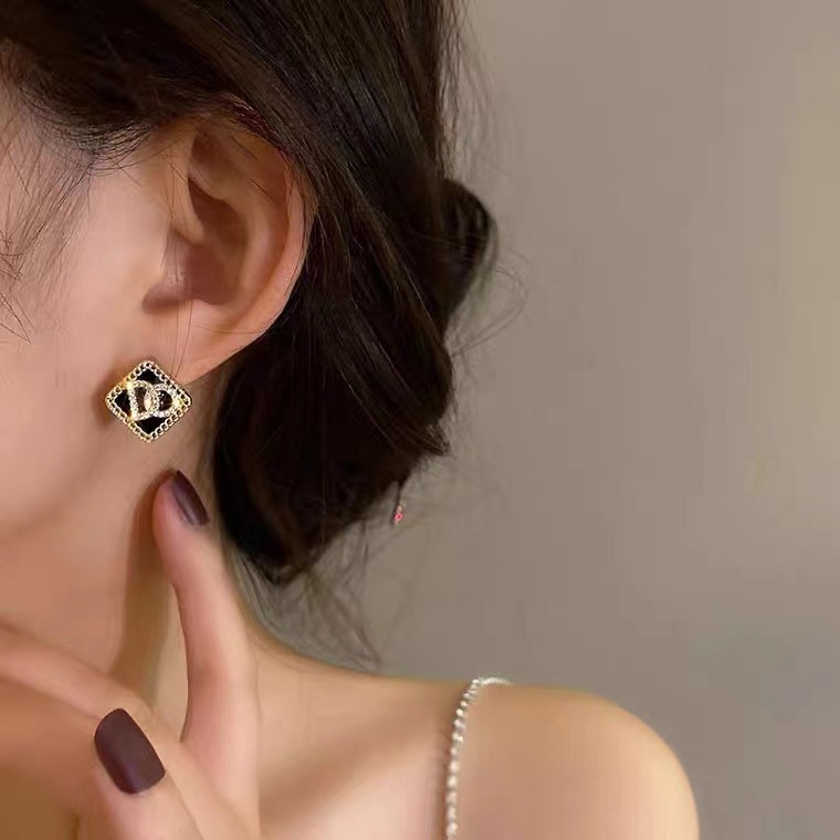 Bông Tai Mạ Bạc 925 Họa Tiết Chữ Đính Kim Cương Giả Phong Cách Thời Trang