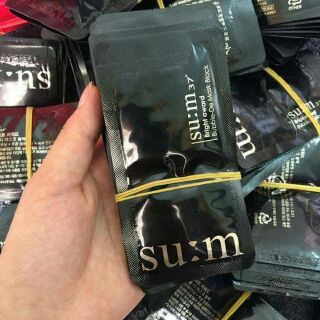 Mặt lạ thải độc sum đen
