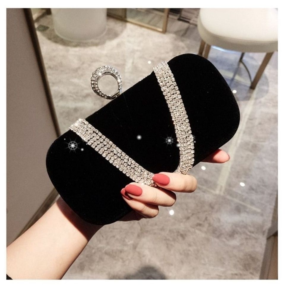 Ví cầm tay đính đá sang trọng dành cho nữ