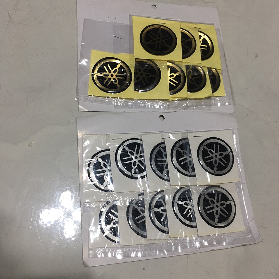 2 Logo Tròn YAMAHA tròn nhựa dẻo hàng zin cao cấp ( bộ 2 tem )