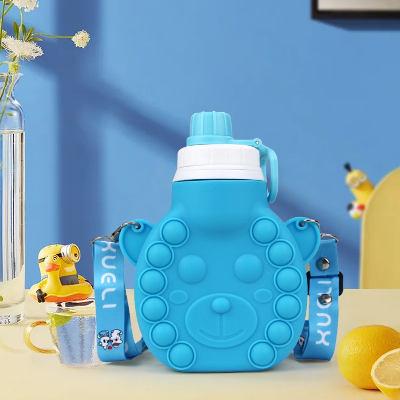Bình đựng nước pop it dành cho béGIADUNGTONGKHO1Bình Nước Tạo Bọt Có Dây Đeo Vai Chống Bỏng, Bình nước hình gấu