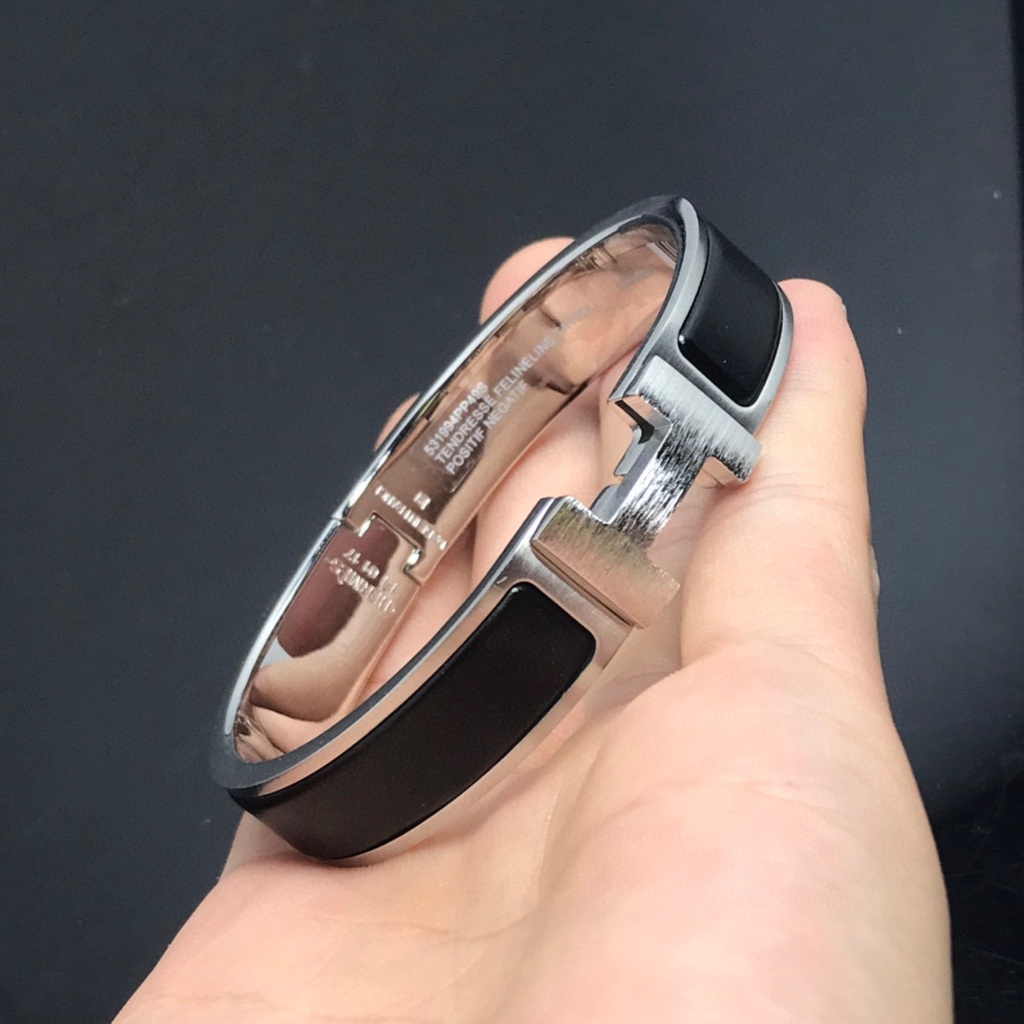 Vòng Tay Cặp Đôi Chiến Binh Màu Trắng Nhám In Chữ H Sang Trọng Thời Trang Mới Lạ