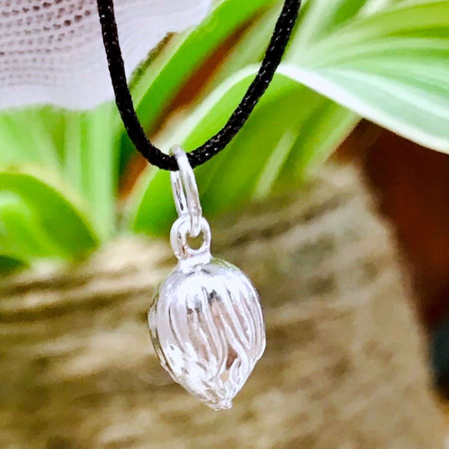 Charm bạc nụ sen