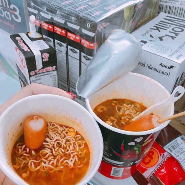 Mì cốc cay Thái lan