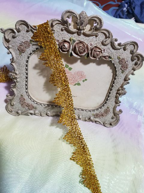 Ruy băng sóng màu vàng nhũ