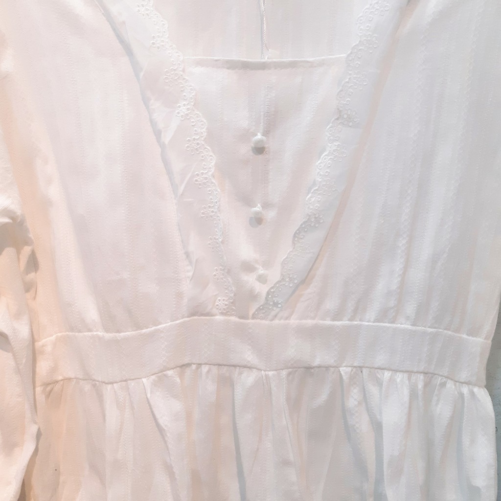 Áo xô trắng tay dài viền ren DA293