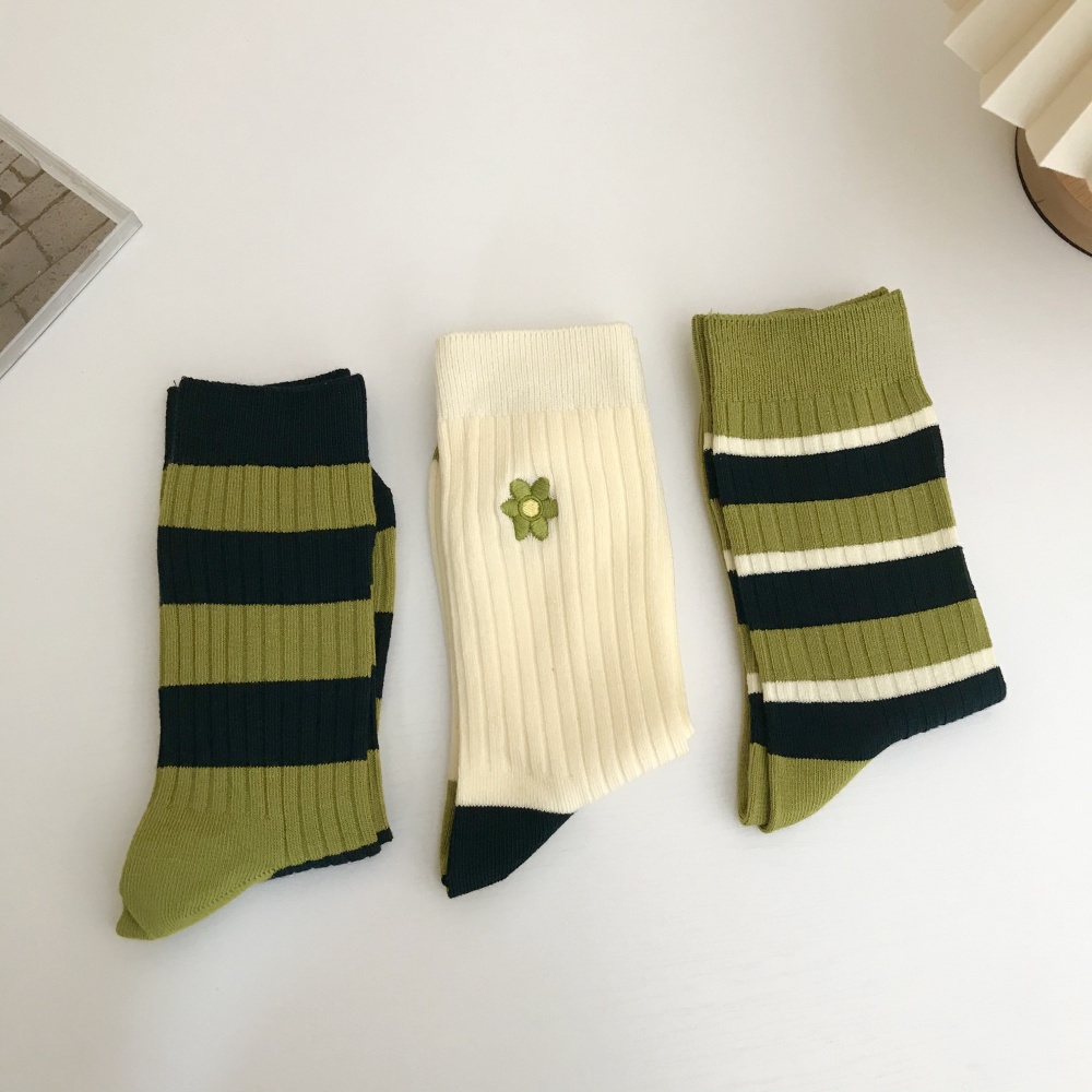 Vớ Thể Thao Cổ Vừa Thêu Họa Tiết Kẻ Sọc Thời Trang