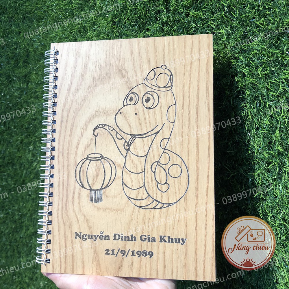 Món quà tặng con yêu - Sổ tay handmade bìa gỗ cứng thiết kế theo yêu cầu - Mẫu sổ hình rắn