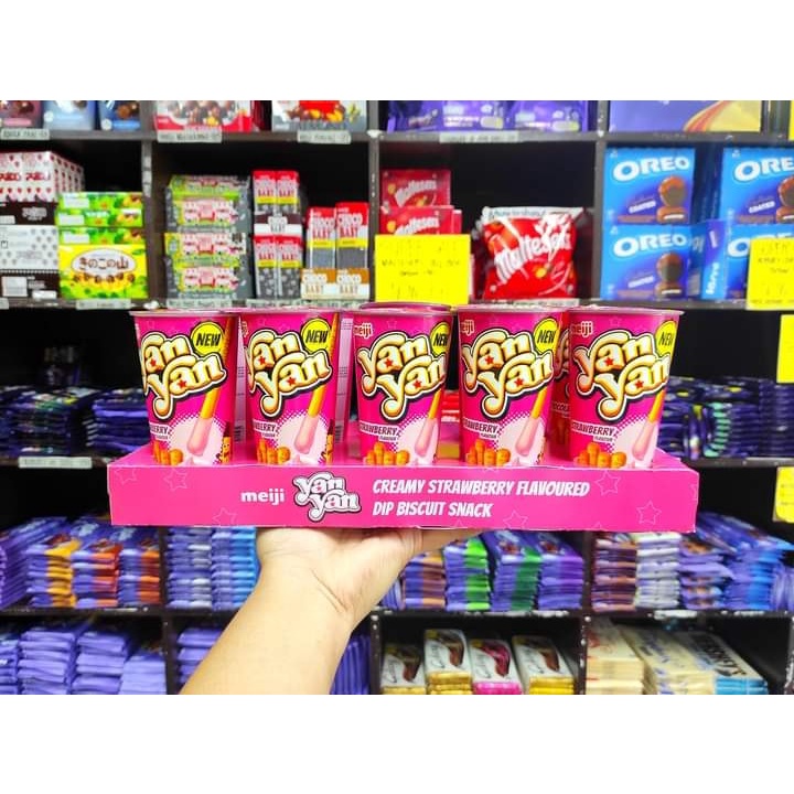 Lốc 10 Ly Bánh Yan Yan Meiji Chấm Kem Sale sale