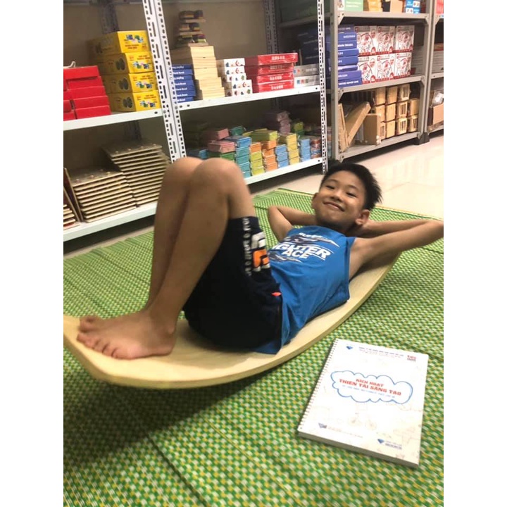 Ván cong Montessori vạn bé mê