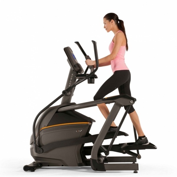 Máy Chạy Bộ Đi Bộ Trên Không MATRIX E30XR Tập Liên Hoàn Đốt Mỡ Toàn Thân