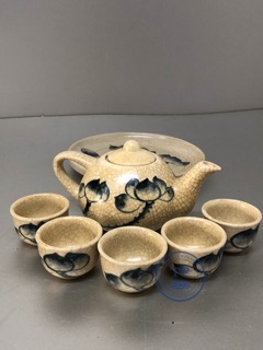 Bộ ấm trà cúng vẽ sen men rạn