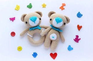 Lục lạc tròn bằng len handmade cho bé