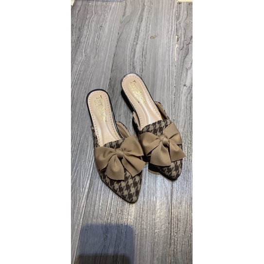 Sục caro nâu mũi nhọn