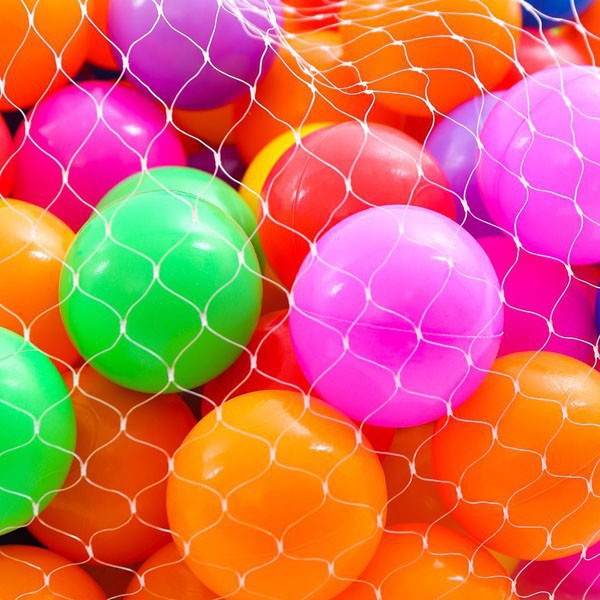 Dây 100 quả bóng nhựa nhiều màu cho bé ( khoảng 95 - 100 bóng )