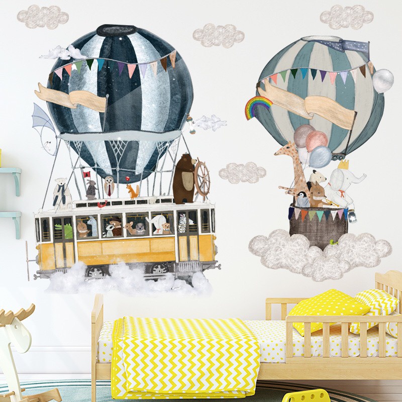 Decal trang trí tường - 2 Chiếc khinh khí cầu và những bạn thú
