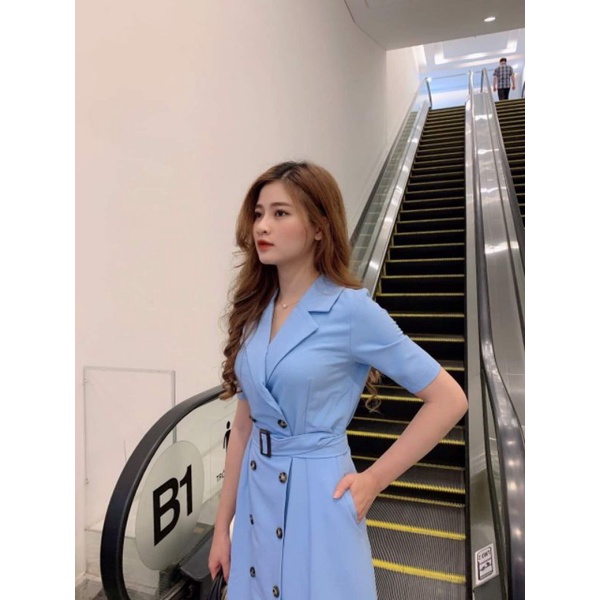 Đầm công sở dáng vest có đai lưng tay ngắn dáng dài phối núc siêu sang, có túi 2 bên eo.