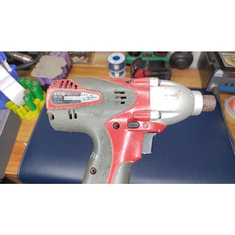 Máy vặn vít có búa trợ lực RYOBI BID1220 12V