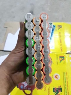 Box sạc 8cell kèm pin
