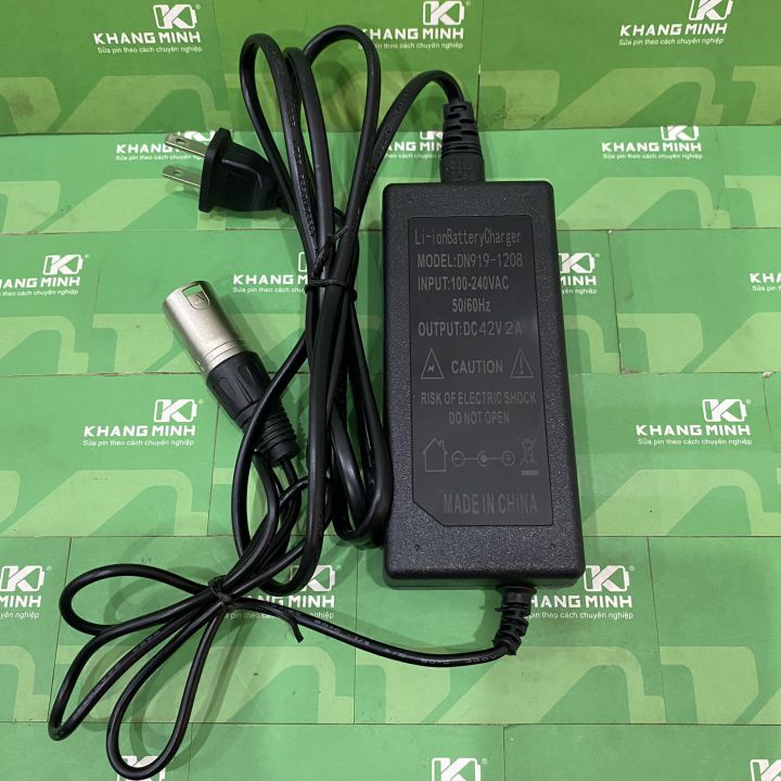 Sạc xe điện 10S 36V - 42V 2A giắc bông sen 3 chấu, có đèn báo đầy