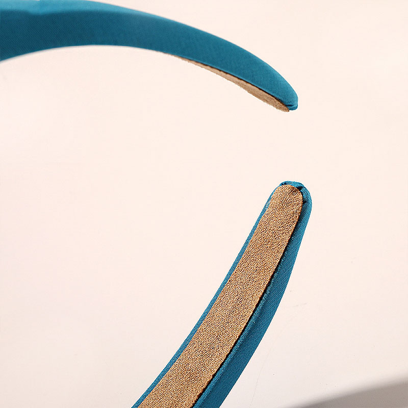 Cài tóc thiết kế đơn giản hợp thời trang cho nữ