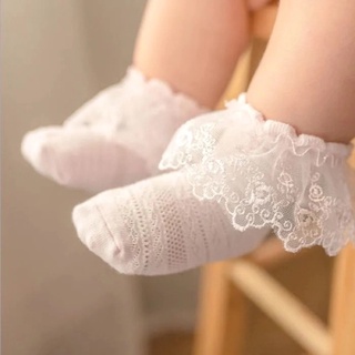 Tất cổ ngắn viền ren mềm mại cho bé