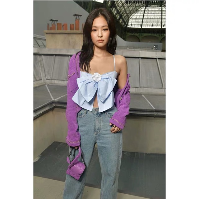 Áo croptop hai dây nơ bản to Jennie