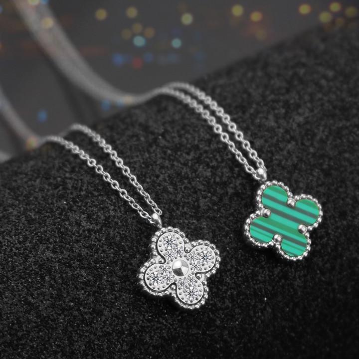 Dây chuyền nữ titan hoa L V 4 cánh đính đá mặt xanh siêu đẹp, bền màu, chuẩn thời trang