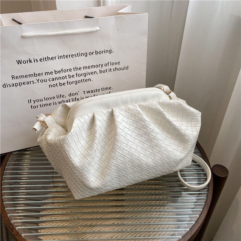 Túi Đeo Vai Hình Đám Mây Xếp Ly Màu Trơn Thời Trang 2022 Cho Nữ