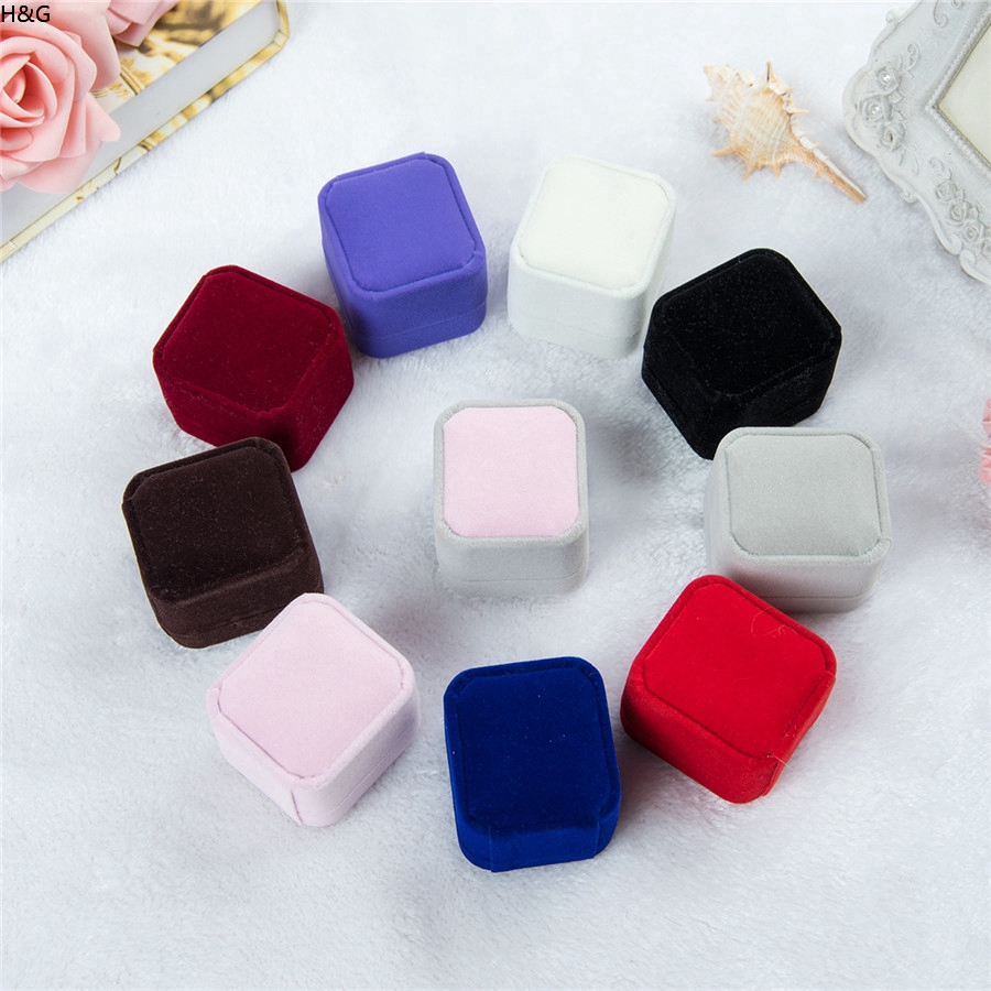 Hộp đựng trang sức hình vuông chất liệu vải nhung sang trọng cho cô dâu