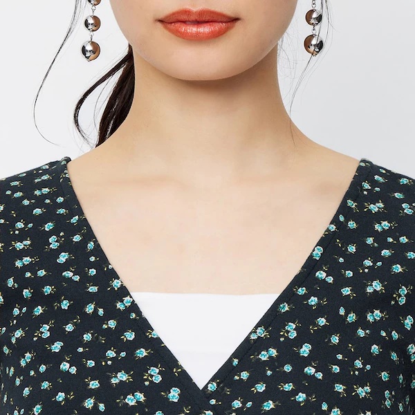 Áo thun dáng croptop in hoa, vạt chéo GU Nhật - Mã 330482