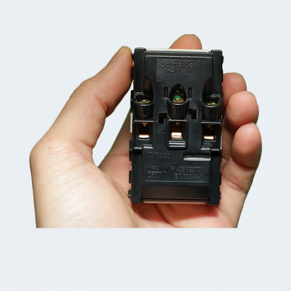 Ổ cắm đôi 3 chấu 16A, size L  hãng Scheneider Electric