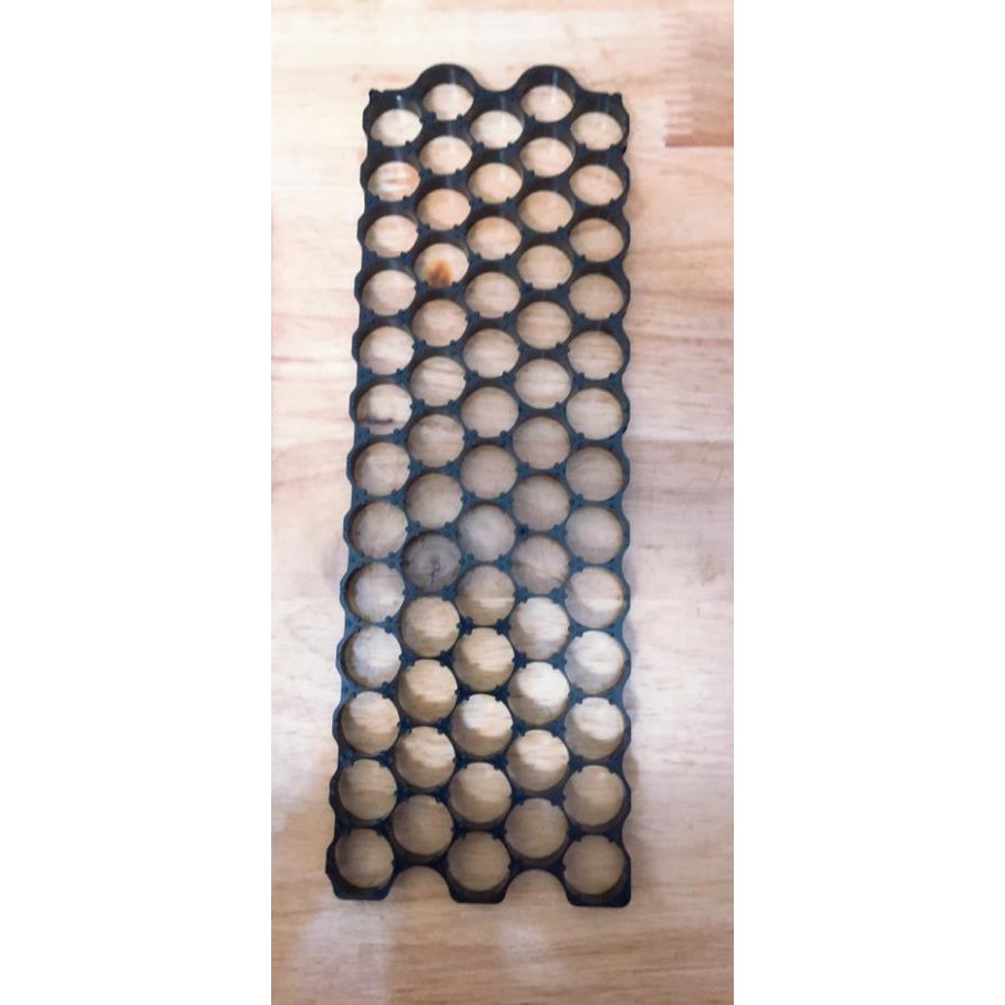 Khung đế xéo cố định pin 5x13 65ô lắp 65cell 18650