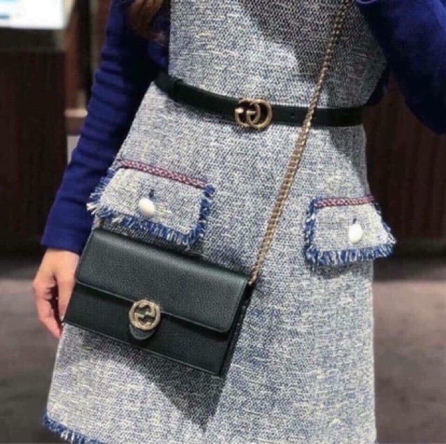 Ví cầm tay có dây đeo