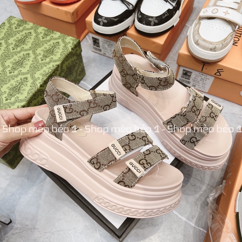 Sandal gc quai dán ngang hoạ tiết đế hồng cao fullbx