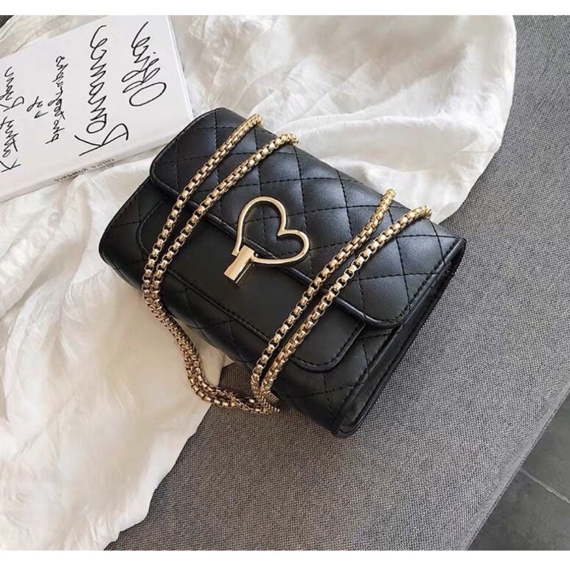 Túi Xách Nữ Túi Đeo Chéo Chần Trám Khoá Tim Xích Tròn Sang Chảnh